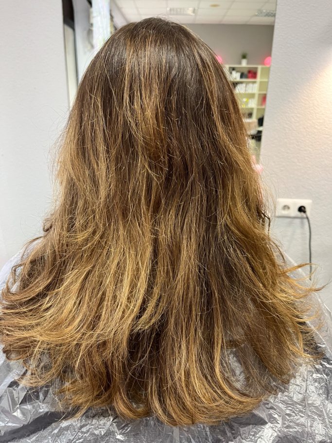 Vorher: mittellanges Haar vor der Balayage-Behandlung bei Friseur Winterberg in Bonn-Brüser Berg Inh. Elke Kolz